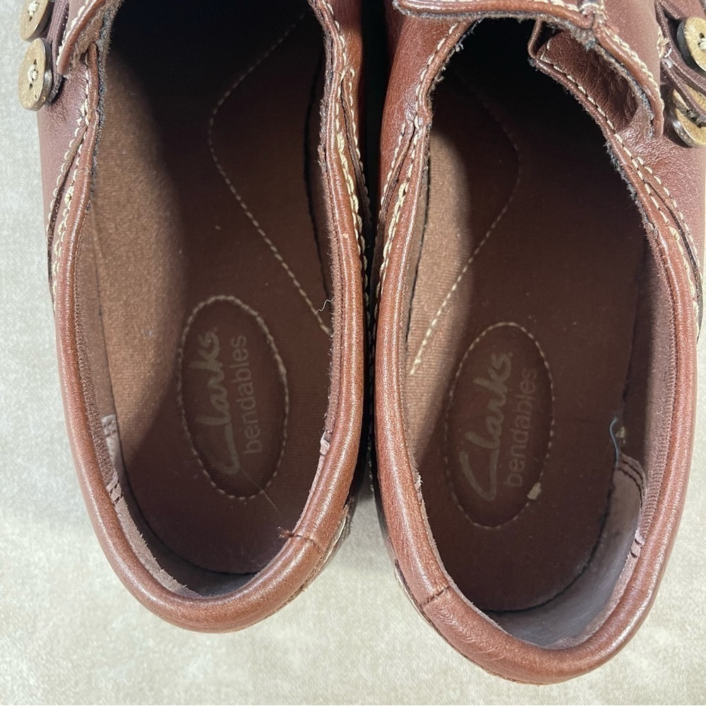 Clarks Bendables Split Toe Button leather Loafers… - image 3